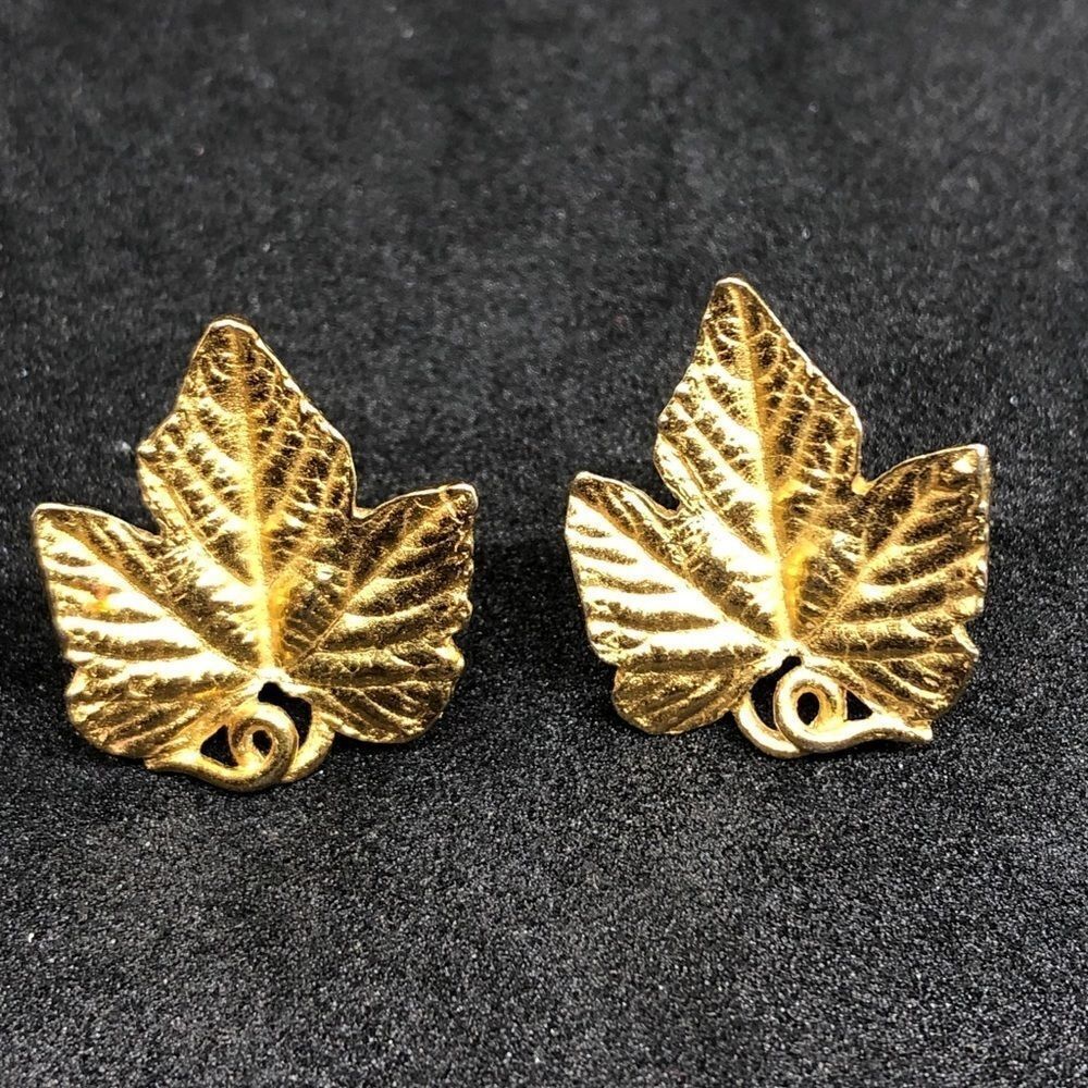 Vintage gold Tone Leaf Trifari Signed Stud Pierced Earrings‎